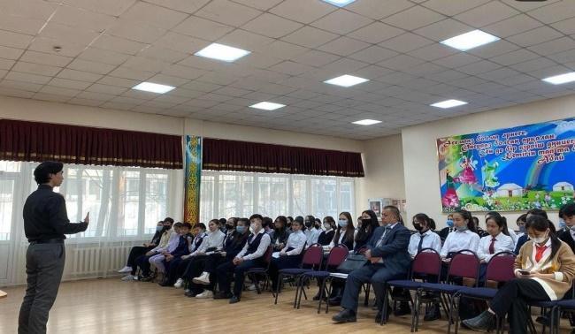 «Дарын» орталығының ұйымдастыруымен Әуезов ауданының оқушыларының  арасында дебат жұмысын жандандыру мақсатында  семинар-тренинг өткізілді