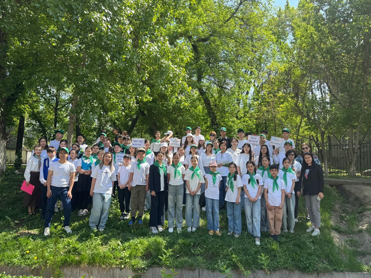 ☘️21-30 сәуір аралығында Ғылыми жаратылыстану пәндер бірлестігінің апталығында Жасыл ел бағдарламасының орындалуына ат салысып “Жасыл желек-Жер ана жүрегі” атты экологиялық акция ұйымдастырылды.