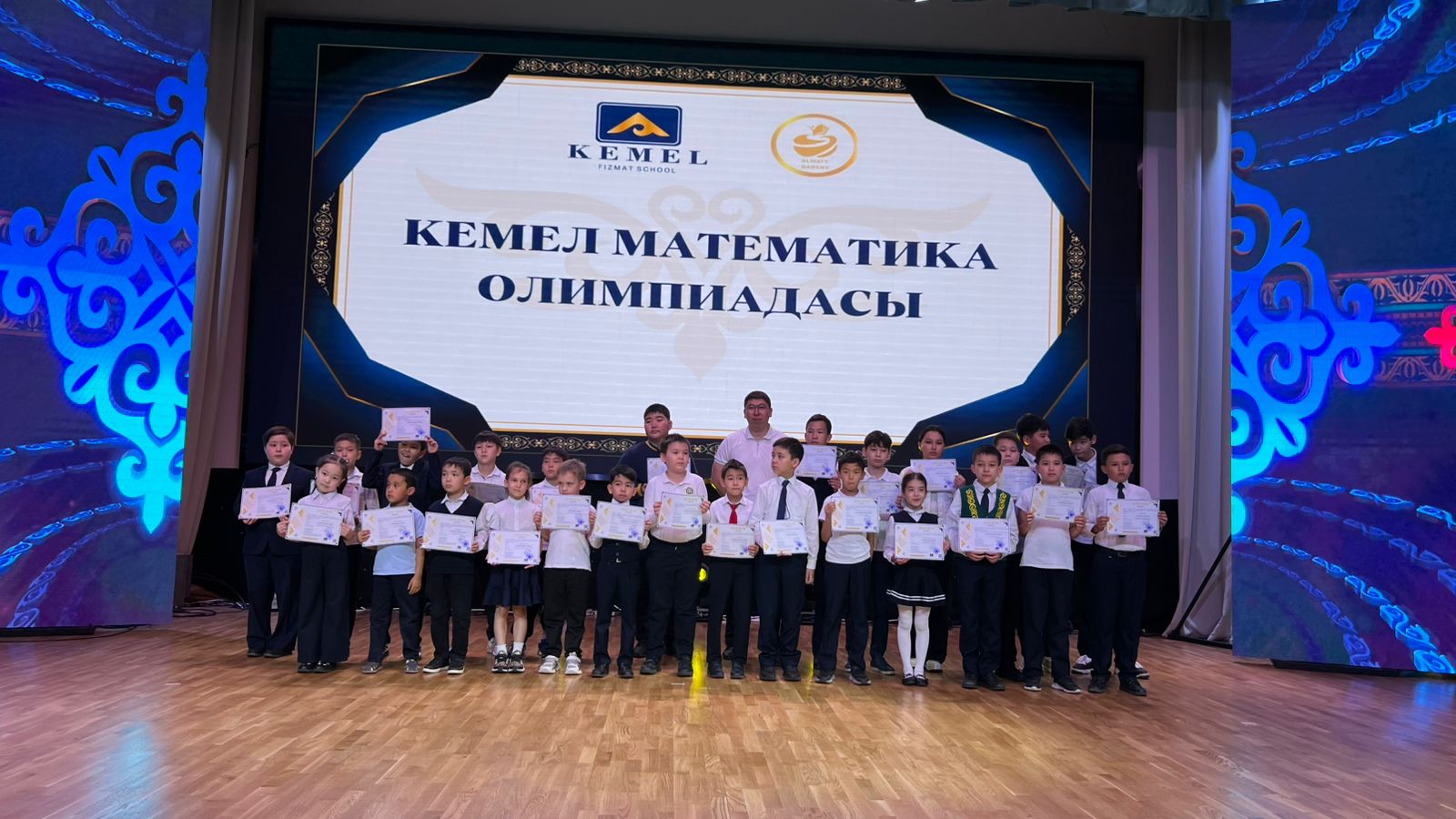 1 - 6 сыныптар арасында "KEMEL"  олимпиадасының қалалық кезеңі жеңімпазы Ғ.Мүсірепов атындағы №86 мектеп - гимназиясының 5 "Б" сынып оқушысы Джумашев Таймас III орын  иеленген. Құттықтаймыз! Жетекшісі: Кожамуратова Ж.С.